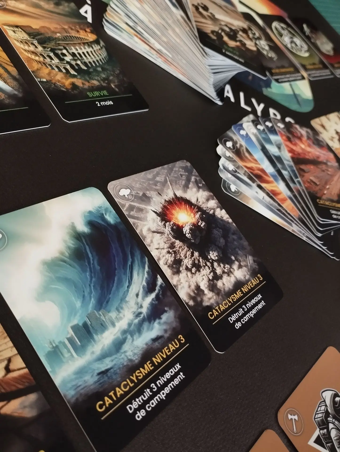 Jeu de cartes 365, jeu de cartes de survie post-apocalyptique, france